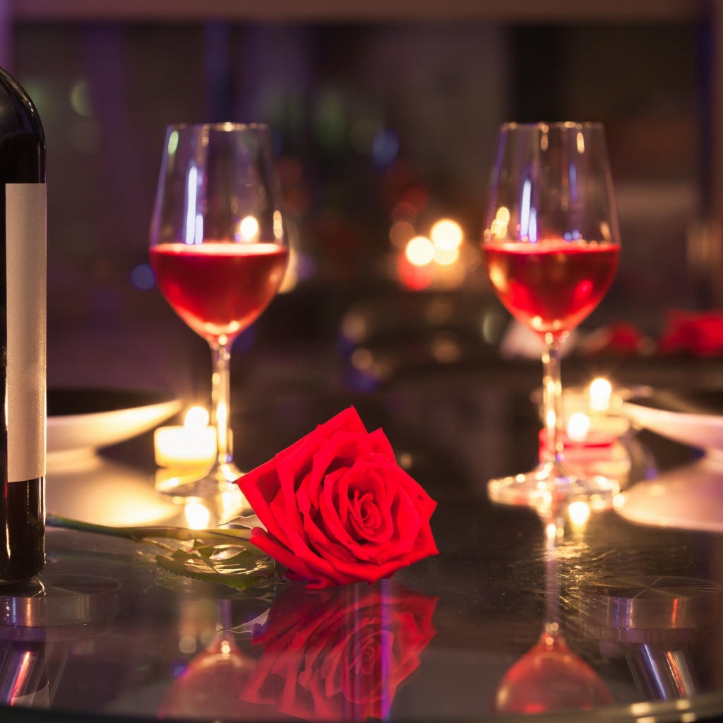 Das Romantic evening with wine Wallpaper 1024x1024