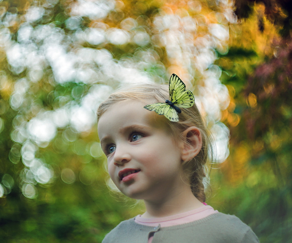 Обои Little Butterfly Princess 960x800