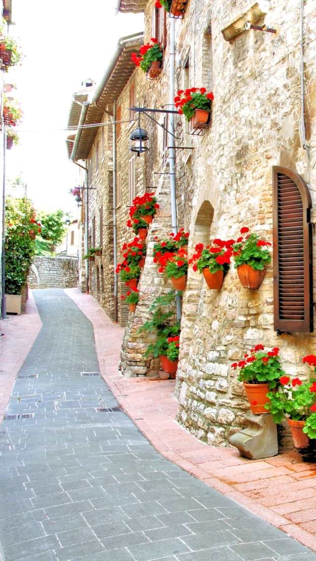 Das Italian Streets on Garda Wallpaper 640x1136