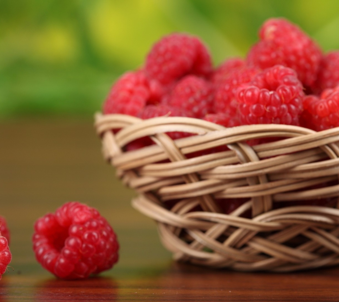 Fondo de pantalla Basket Of Raspberries 1440x1280