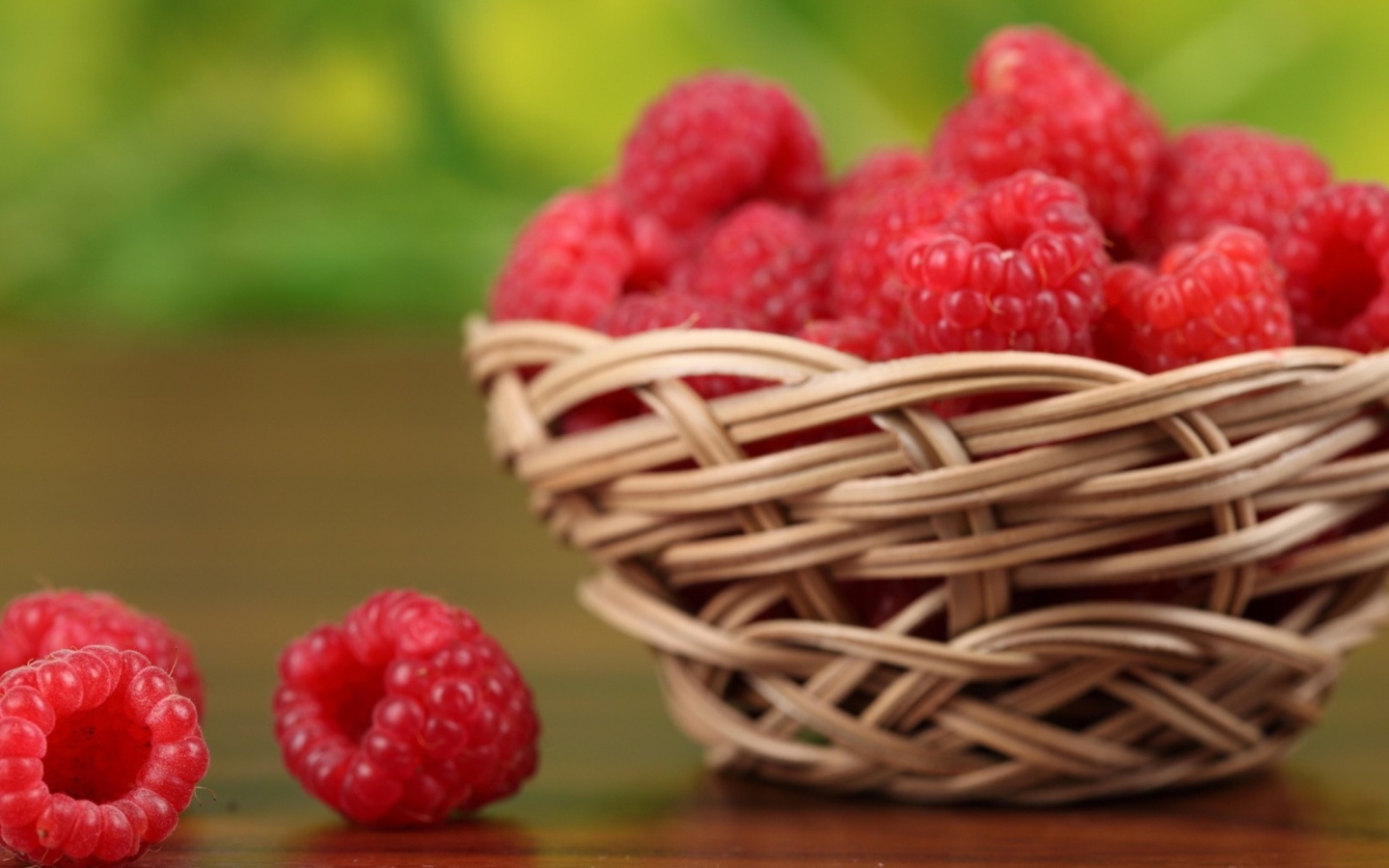 Fondo de pantalla Basket Of Raspberries 1440x900