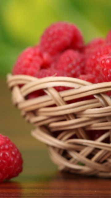 Das Basket Of Raspberries Wallpaper 360x640