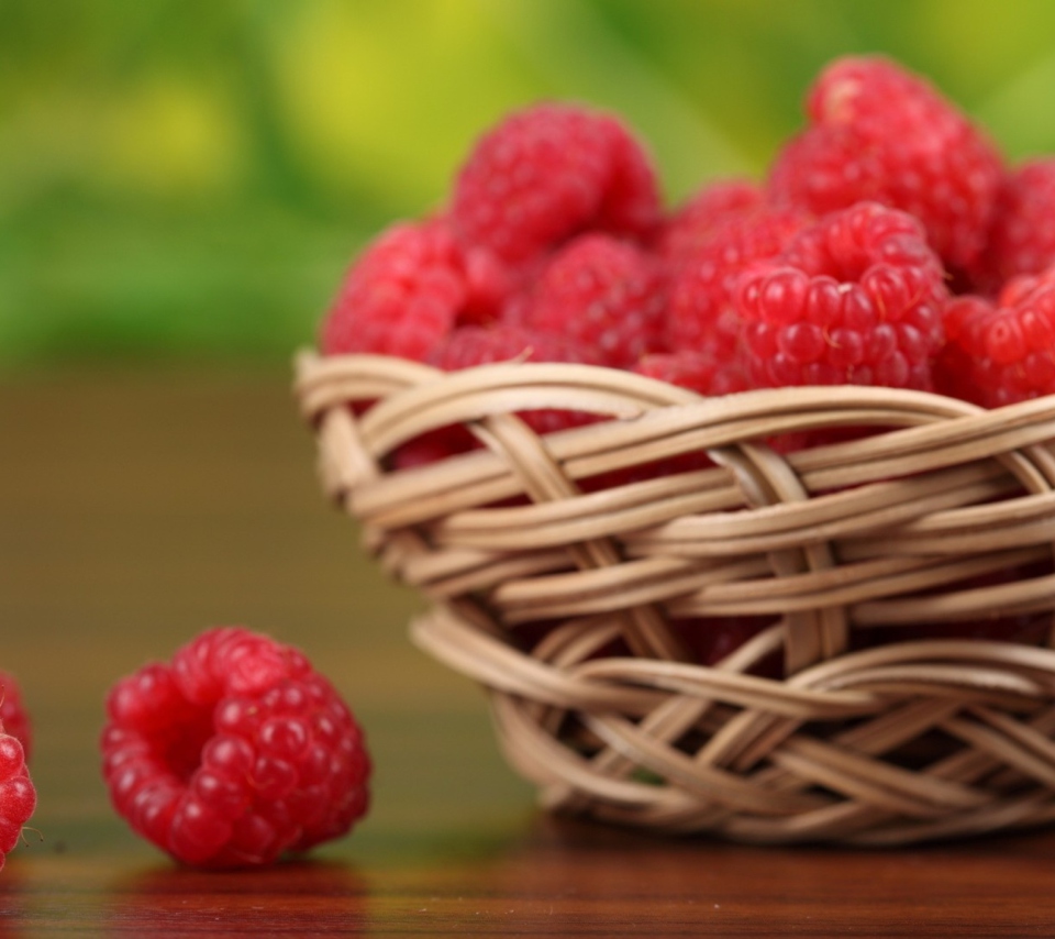 Screenshot №1 pro téma Basket Of Raspberries 960x854