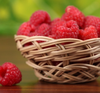 Kostenloses Basket Of Raspberries Wallpaper für 208x208