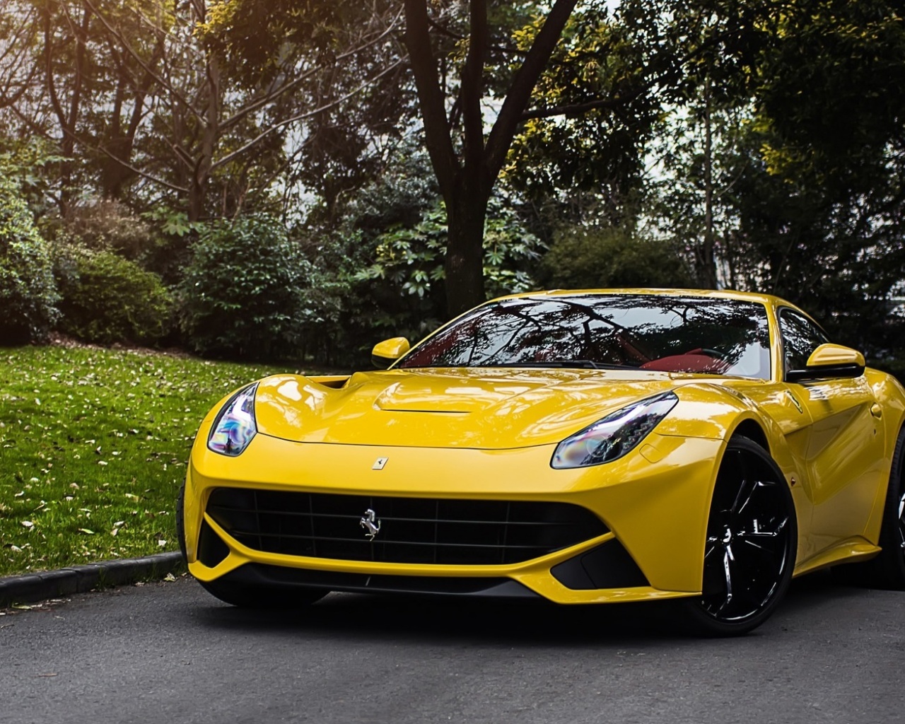 Fondo de pantalla Ferrari F12 Berlinetta 1280x1024