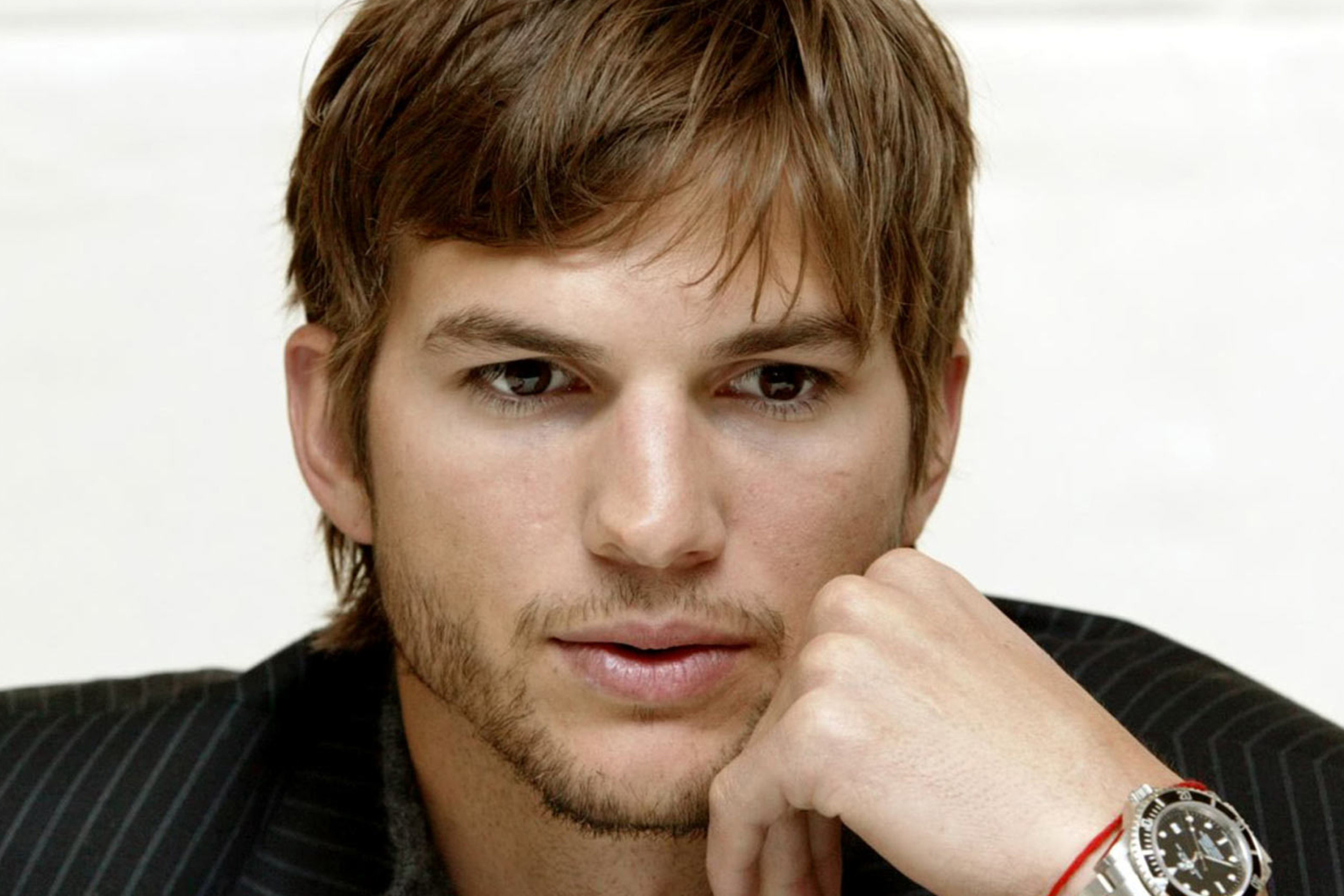 Screenshot №1 pro téma Ashton Kutcher 2880x1920