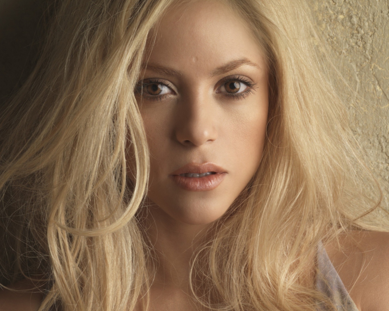 Screenshot №1 pro téma Blonde Shakira 1280x1024
