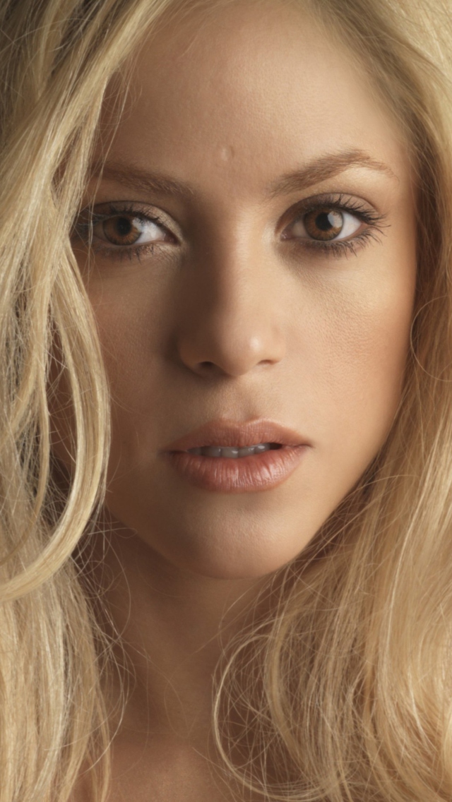 Обои Blonde Shakira 640x1136