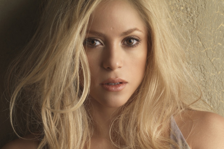 Blonde Shakira wallpaper