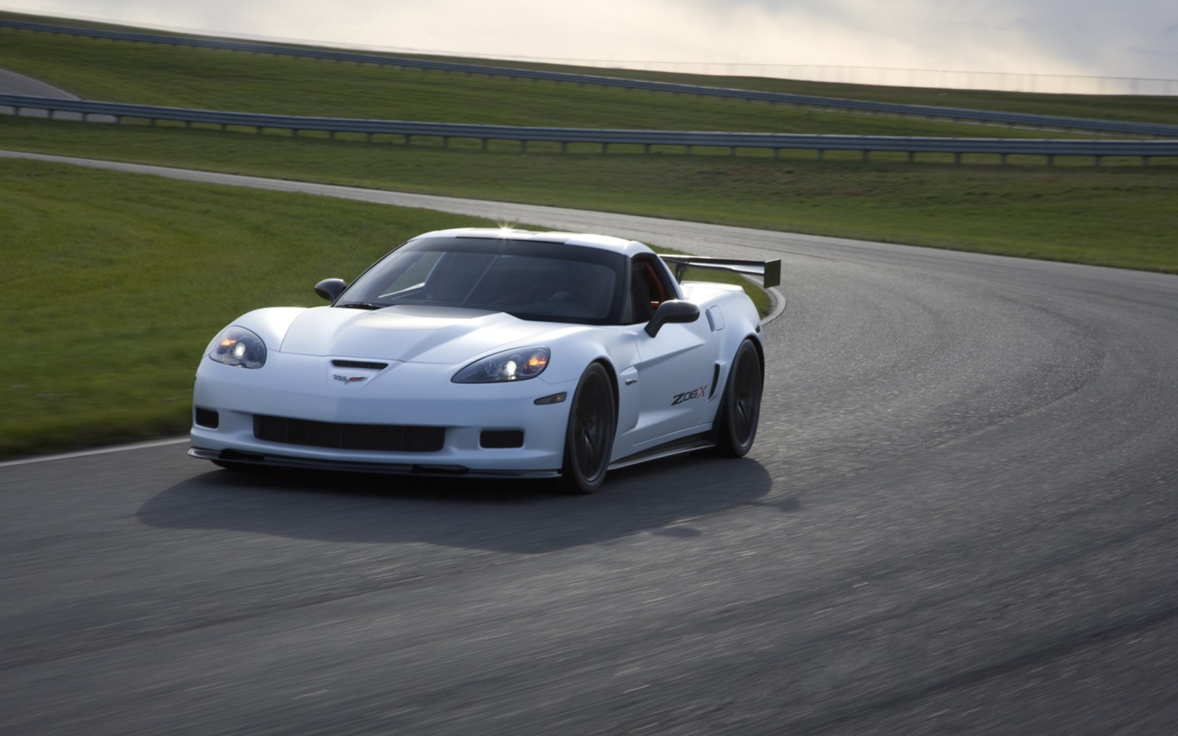 Das 2010 Chevrolet Corvette Z06 Concept Wallpaper 1680x1050