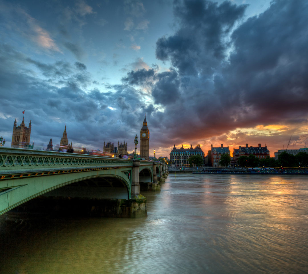 Обои Westminster bridge on Thames River 1080x960