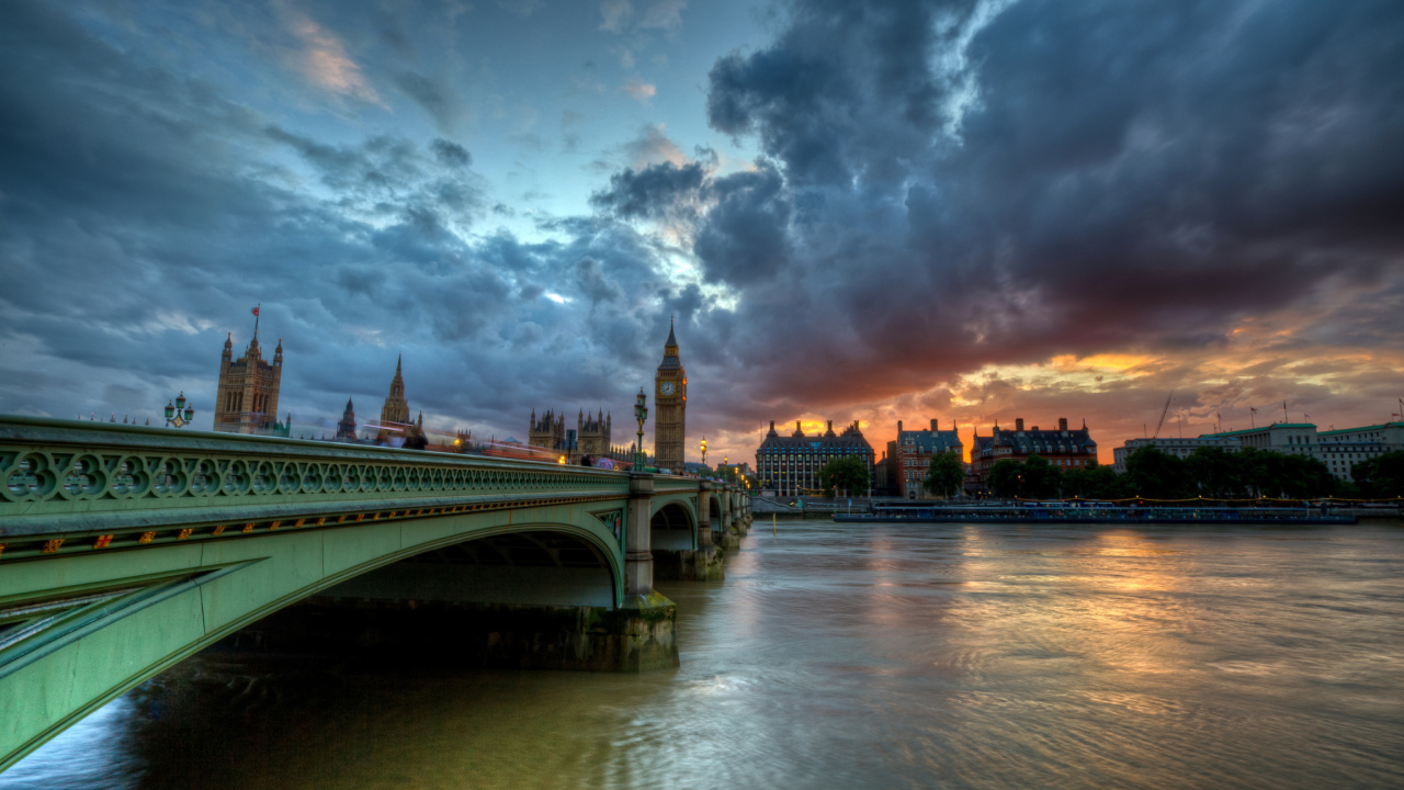 Westminster bridge on Thames River wallpaper 1280x720