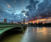 Westminster bridge on Thames River wallpaper 176x144