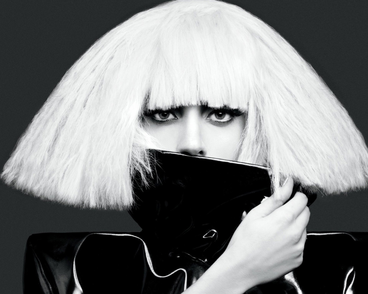 Fondo de pantalla Lady Gaga Black And White 1280x1024