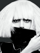 Screenshot №1 pro téma Lady Gaga Black And White 132x176