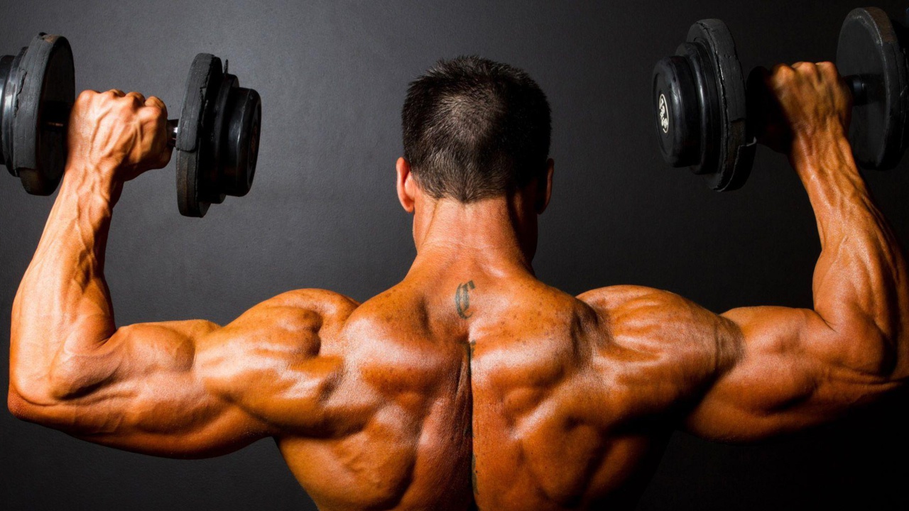 Das Athlete With Dumbbells In Gym Wallpaper 1280x720