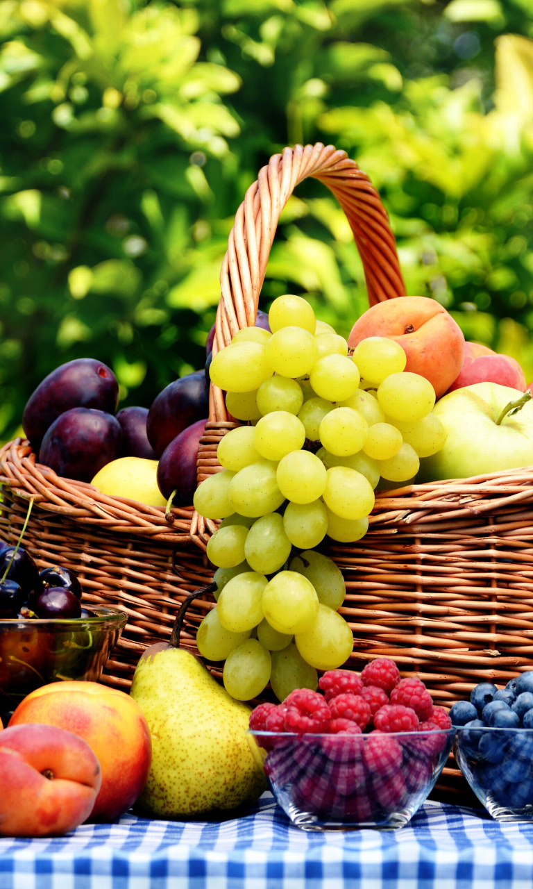 Обои Organic Fruit Gift Basket 768x1280