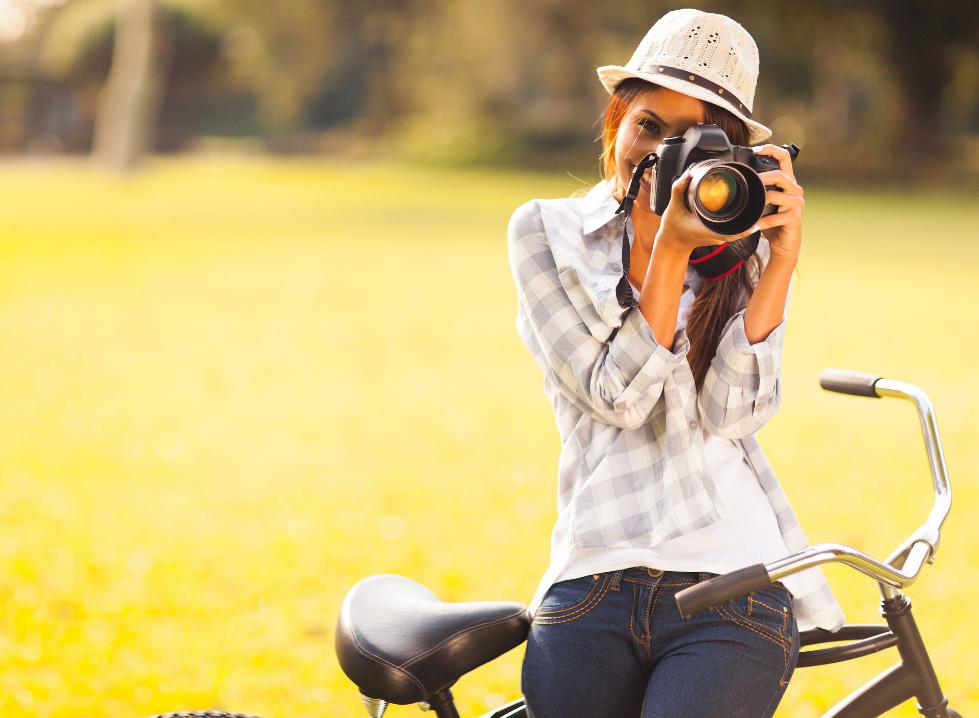 Sfondi Girl photographer 1920x1408