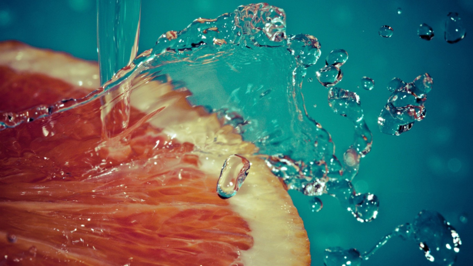 Screenshot №1 pro téma Orange Slice In Water Drops 1600x900