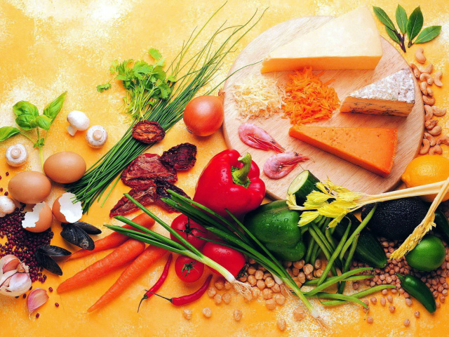 Das Still life of vegetables, cheese and eggs Wallpaper 640x480