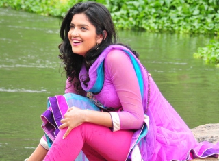 Deeksha Seth - Obrázkek zdarma pro Samsung Galaxy Grand 2