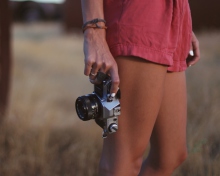 Girl With Photocamera screenshot #1 220x176