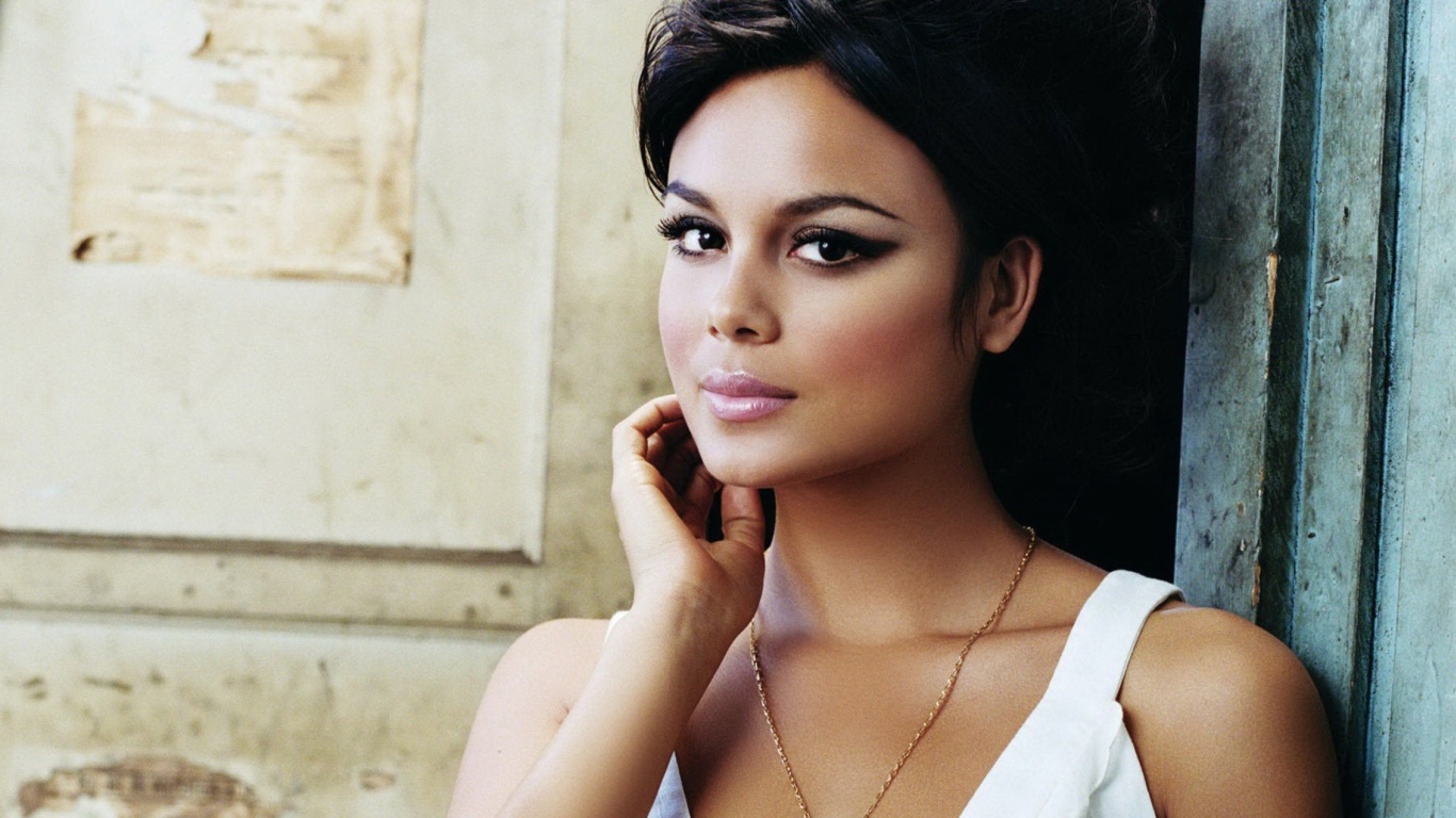 Screenshot №1 pro téma Nathalie Kelley, Fast and Furious 1366x768