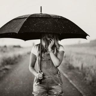 Girl Under Black Umbrella - Obrázkek zdarma pro 1024x1024