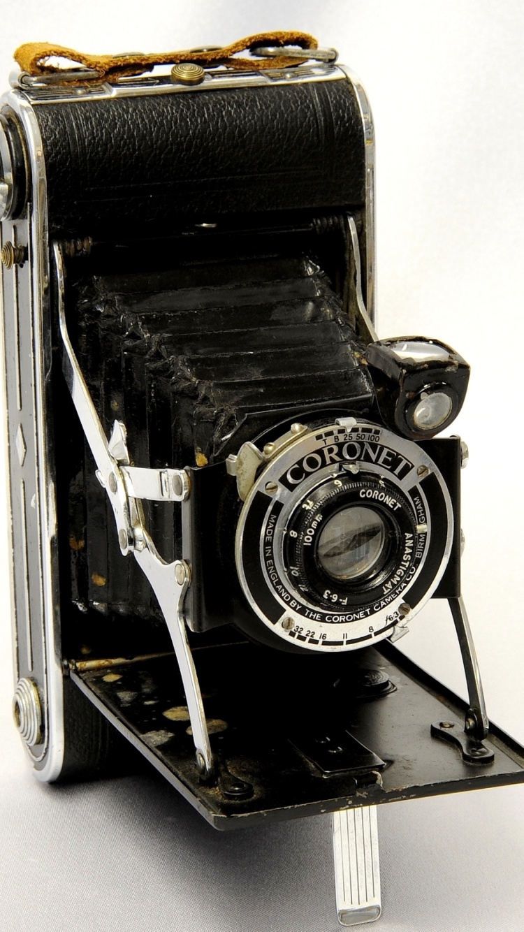 Coronet Vintage Retro Camera wallpaper 750x1334