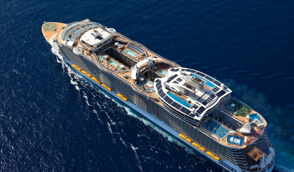 Fondo de pantalla Allure of the Seas Cruise Ship 1024x600