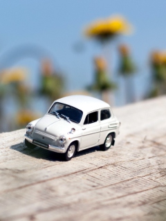 Das Mini Toy Car Wallpaper 240x320