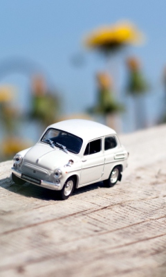 Das Mini Toy Car Wallpaper 240x400