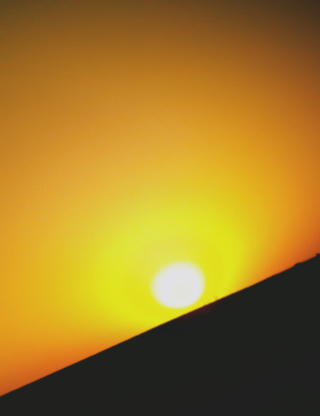 Black And Yellow Sun - Obrázkek zdarma pro iPhone 4S