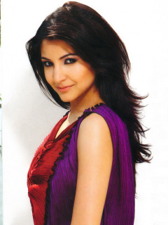 Screenshot №1 pro téma Anushka Sharma from Rab Ne Bana Di Jodi 240x320