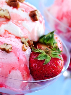 Das Strawberry Ice-Cream Wallpaper 240x320