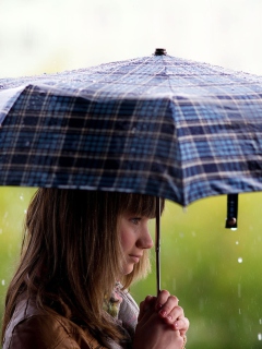 Screenshot №1 pro téma Girl With Umbrella Under The Rain 240x320