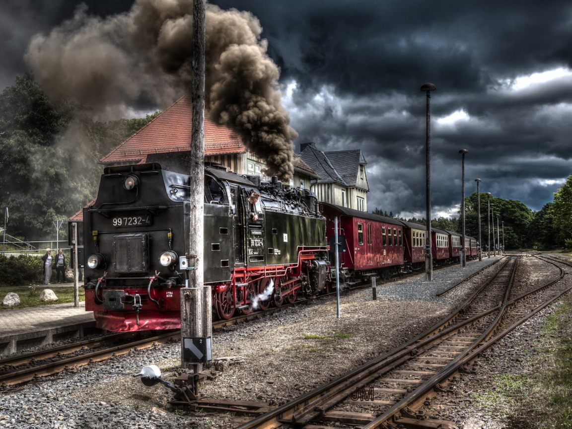 Retro SteamPunk train on station wallpaper 1152x864