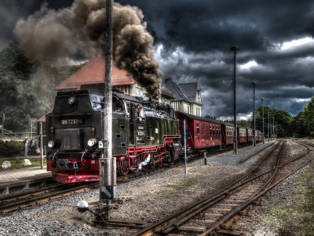 Retro SteamPunk train on station screenshot #1 640x480