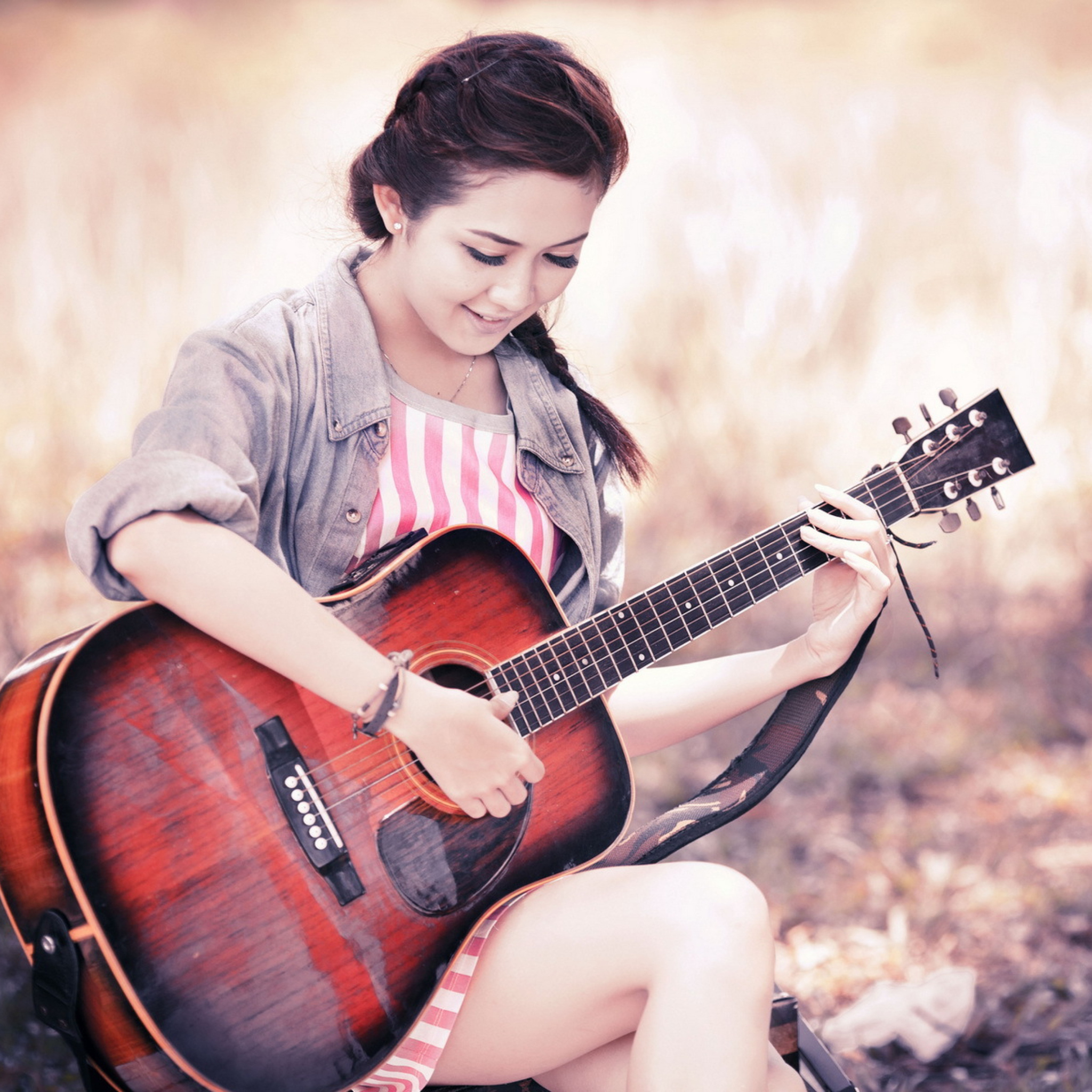 Asian Girl With Guitar wallpaper 2048x2048