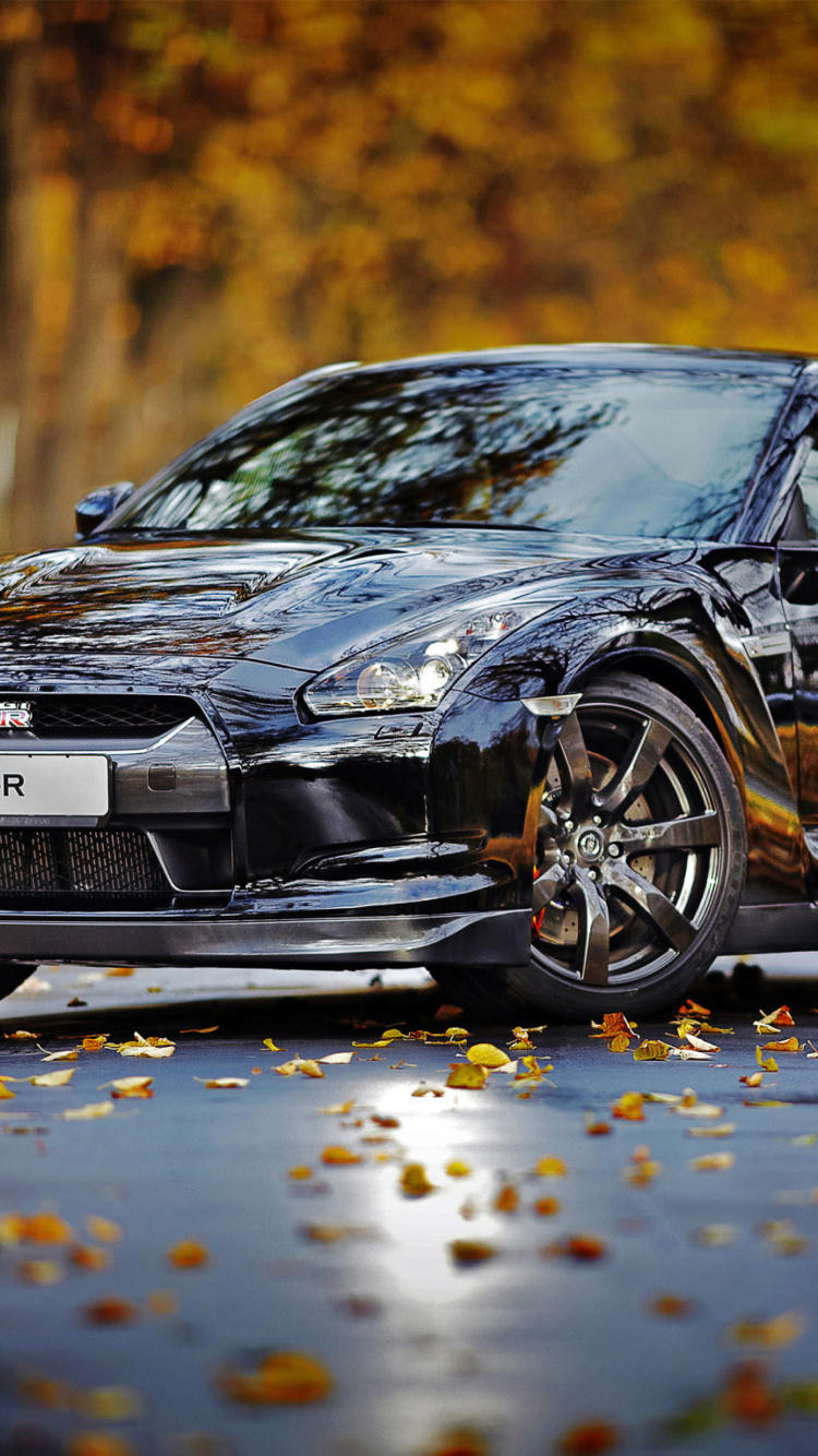 Fondo de pantalla Nissan GT R in Autumn Forest 750x1334