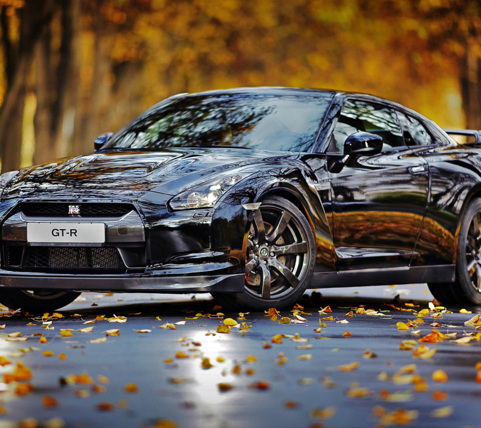 Das Nissan GT R in Autumn Forest Wallpaper 960x854