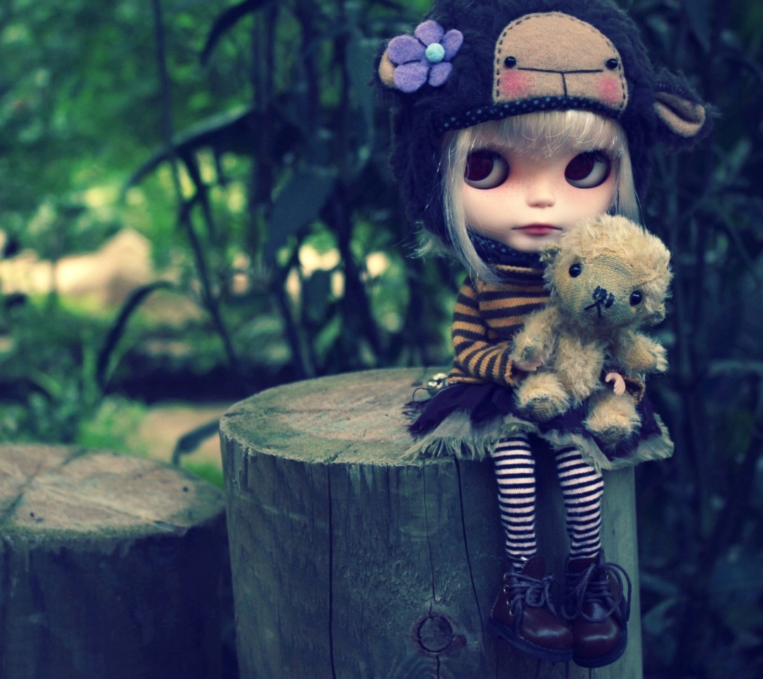 Das Cute Doll With Teddy Bear Wallpaper 1080x960