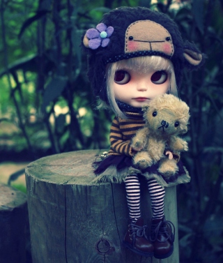 Cute Doll With Teddy Bear - Obrázkek zdarma pro 128x160