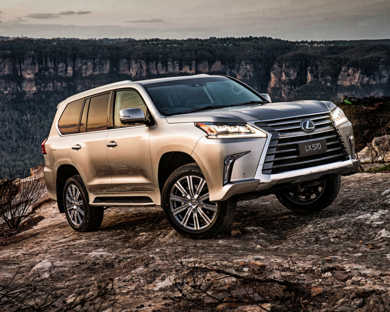 Sfondi Lexus LX 570 1280x1024