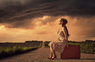 Girl Sitting On Luggage On Road - Obrázkek zdarma pro HTC Wildfire
