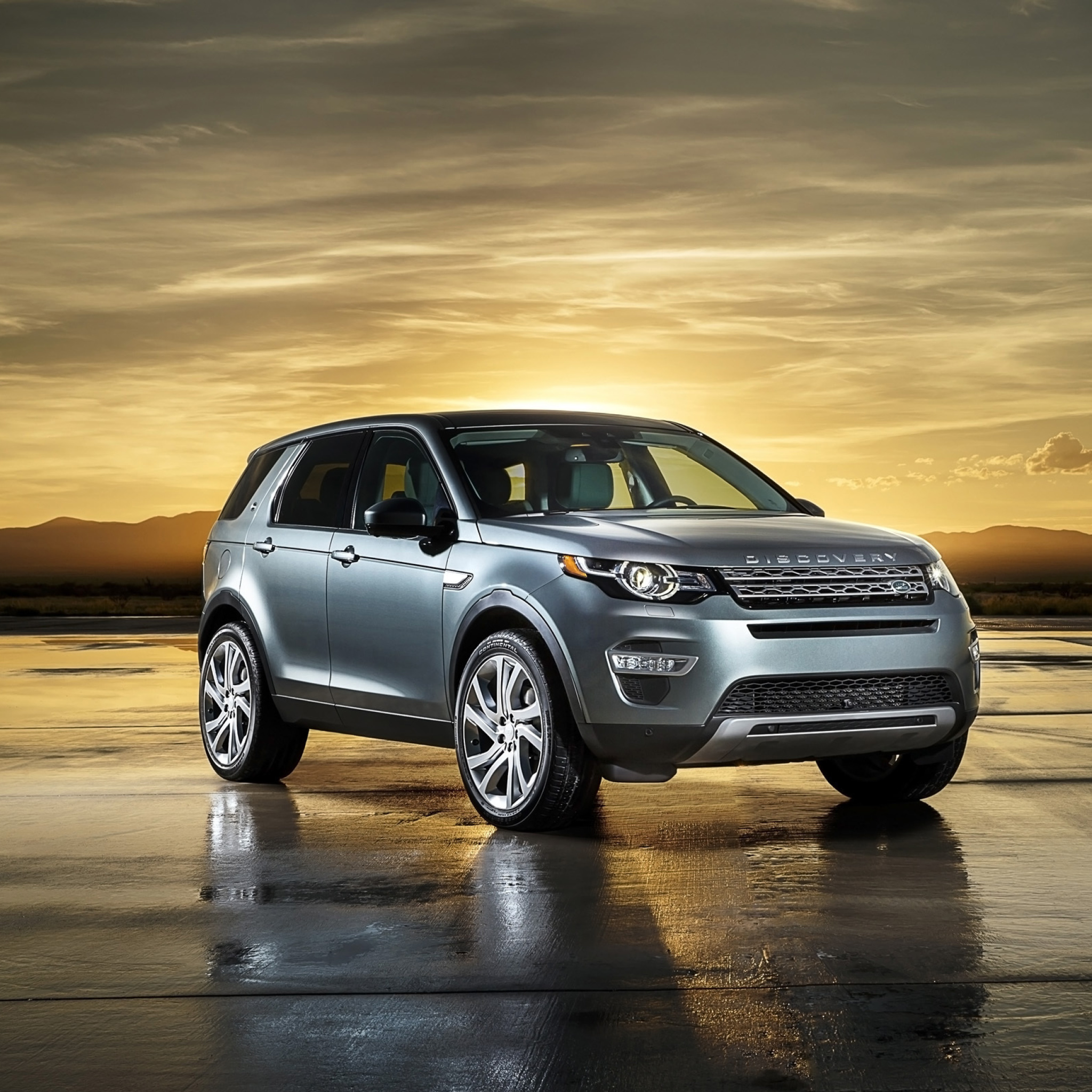 Land Rover Discovery Sport wallpaper 2048x2048