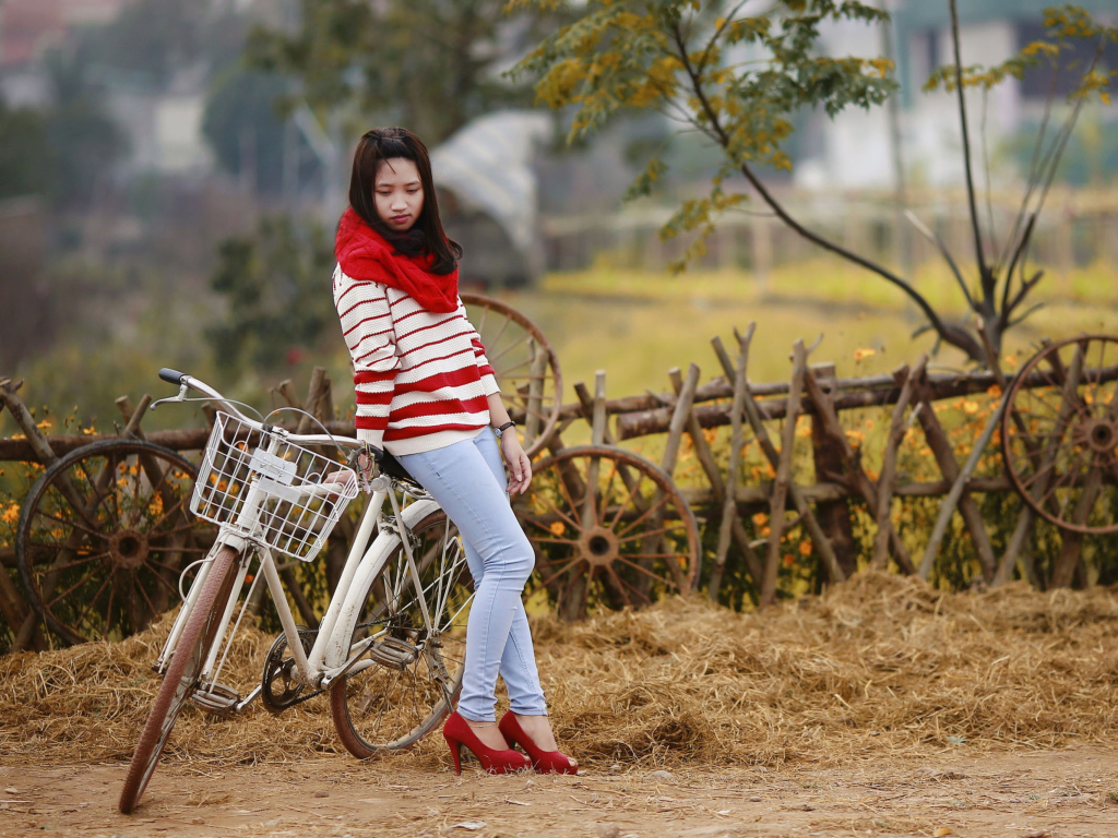 Screenshot №1 pro téma Girl On Bicycle 1024x768