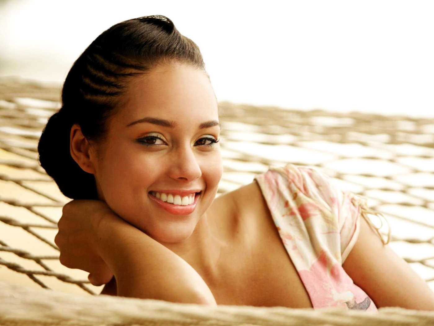 Alicia Keys wallpaper 1400x1050