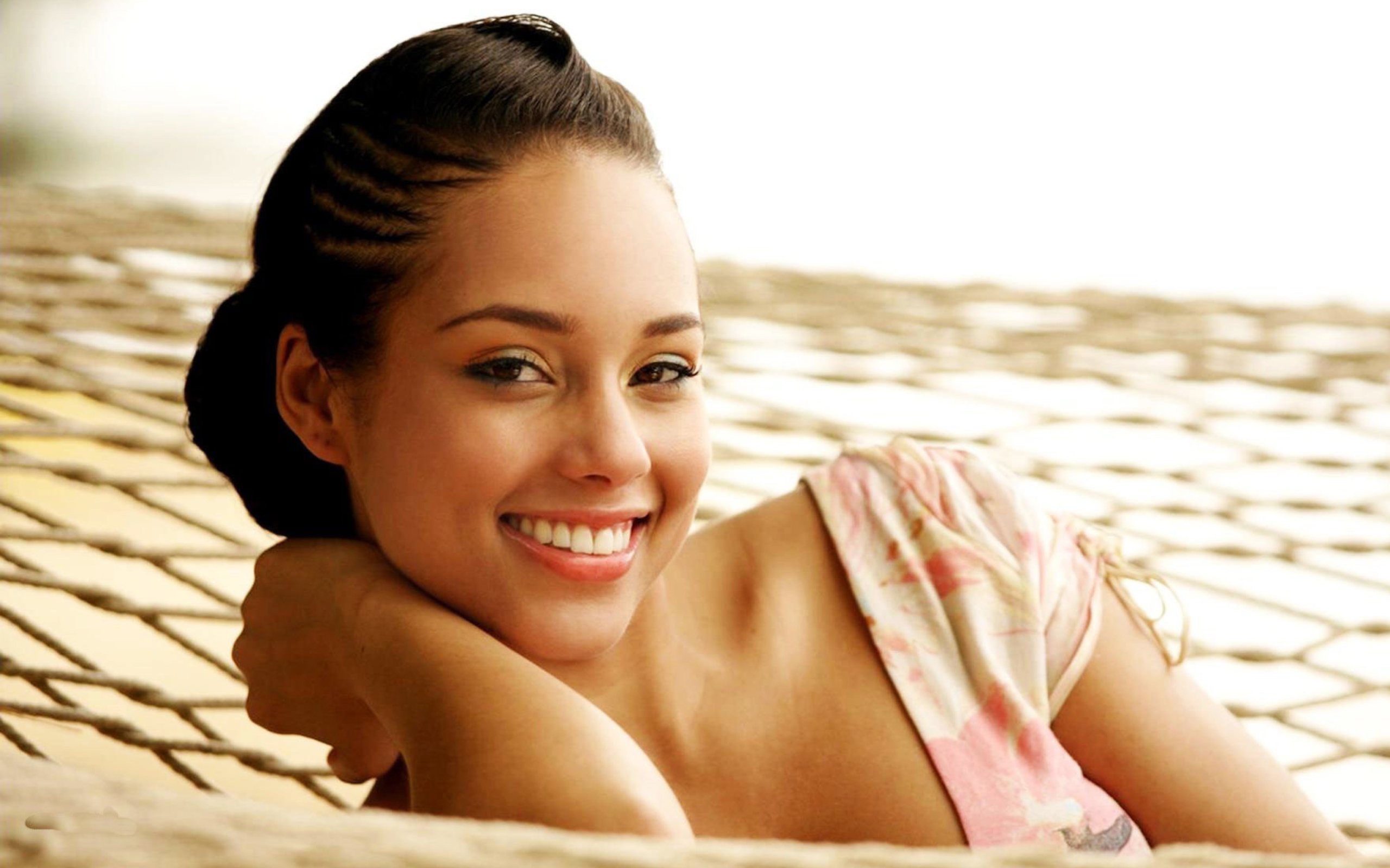 Screenshot №1 pro téma Alicia Keys 2560x1600