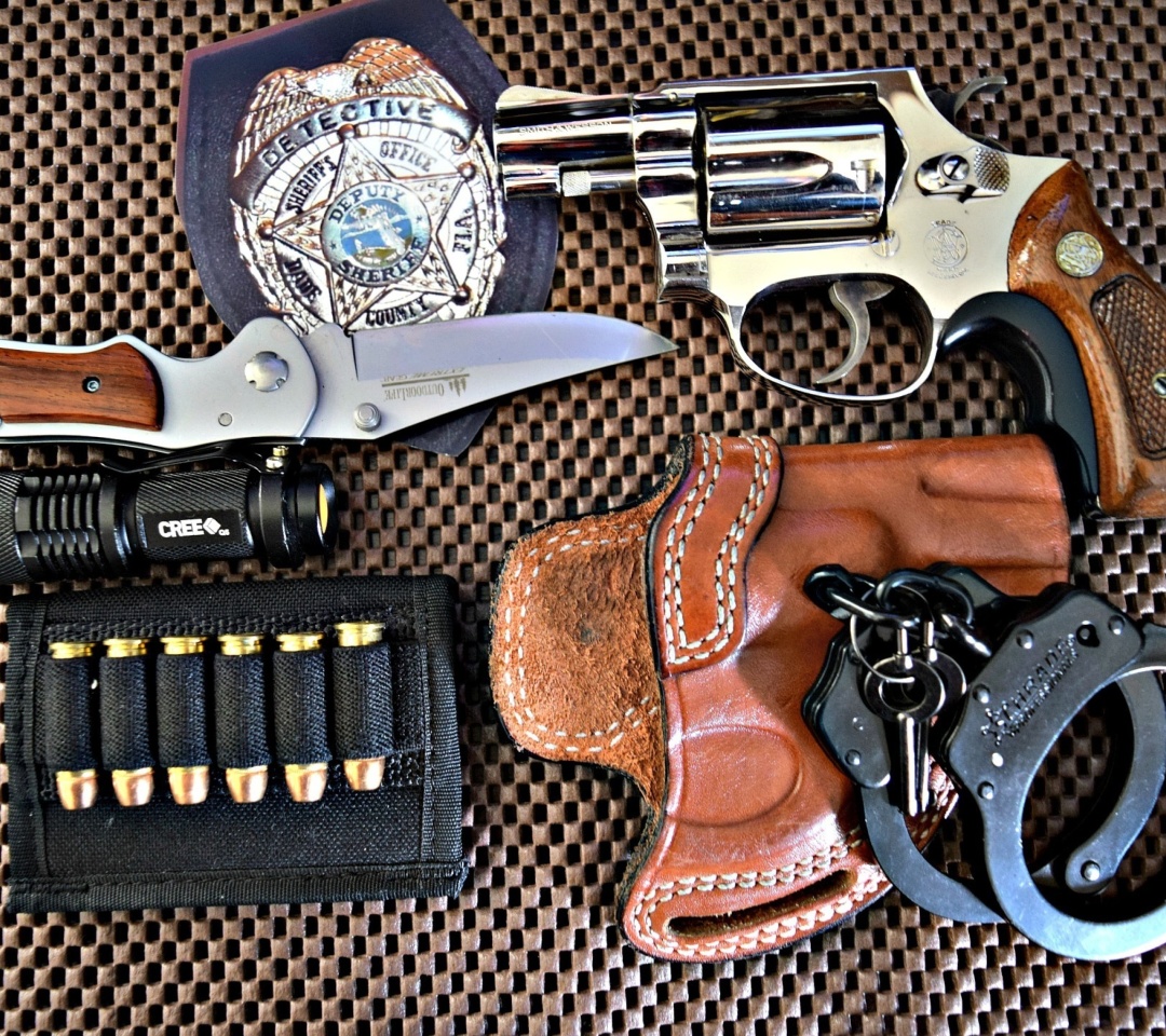 Fondo de pantalla Colt, handcuffs and knife 1080x960